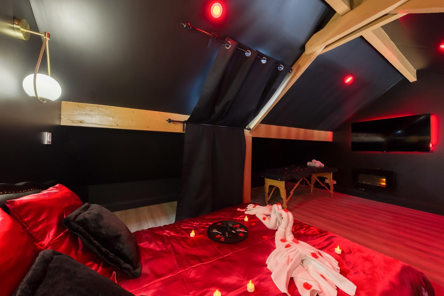 LOVE ROOM