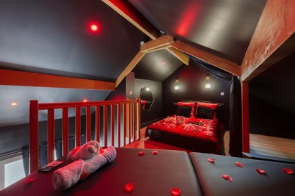 LOVE ROOM