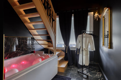 LOVE ROOM