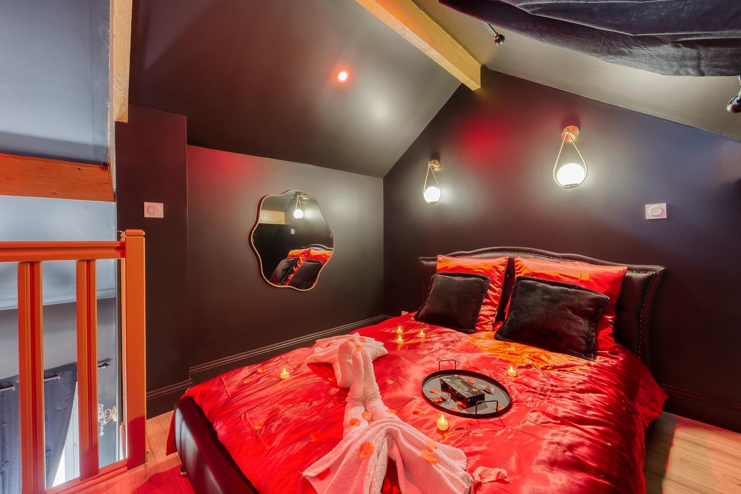 LOVE ROOM