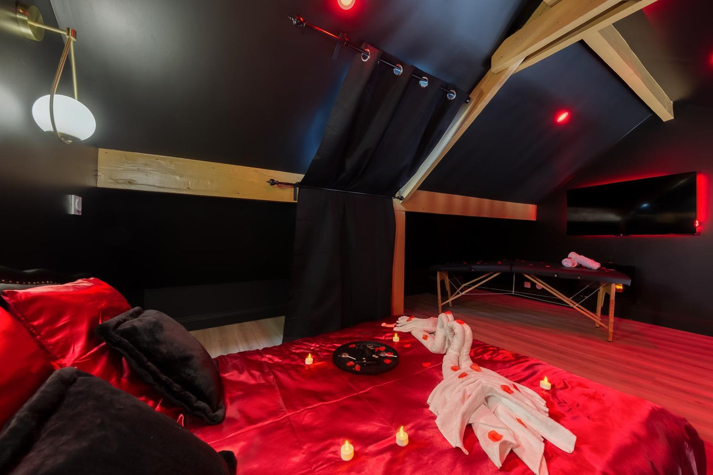 LOVE ROOM